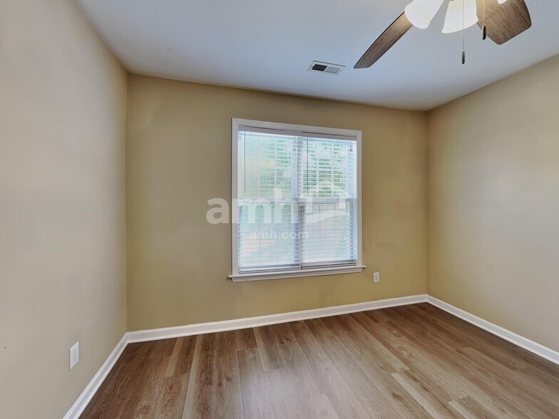 Building Photo - 10 Oleander Point