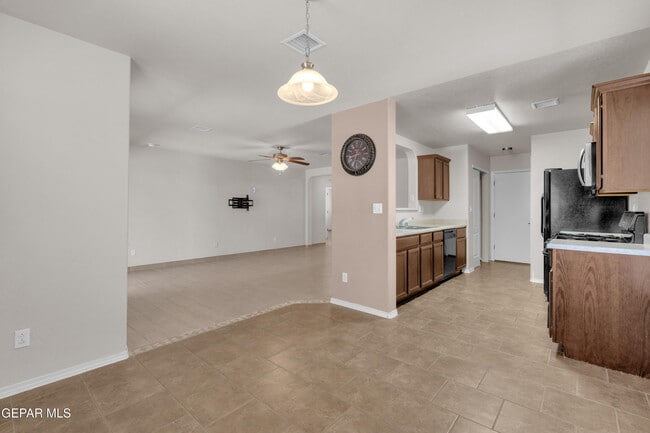 Building Photo - 803 Luisa St