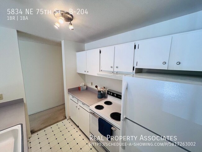 Building Photo - 5834 NE 75th St