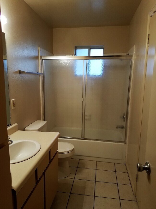 Building Photo - 3 Bedroom Condo With Pool and Views