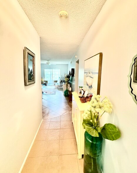 Building Photo - 1100 Ponce de Leon Cir