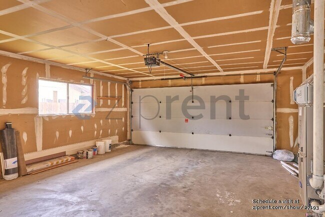 Building Photo - Unit