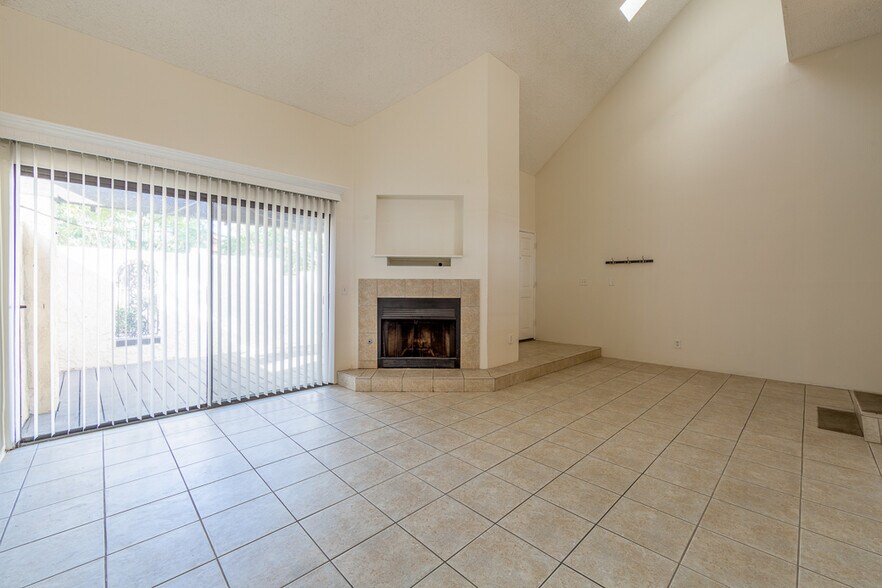 Building Photo - 5467 E Centralia St