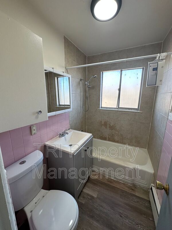 Building Photo - 2012 6th Ave