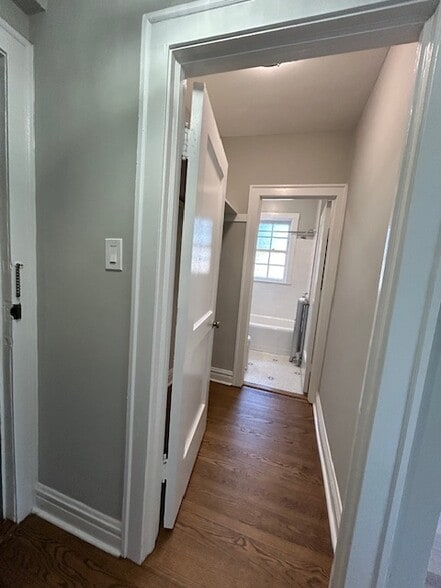 Building Photo - 1601 W Thome Ave