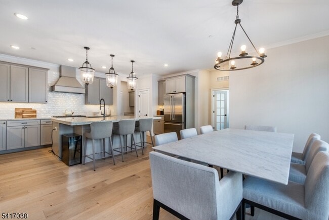 Building Photo - 37 Hillandale Dr