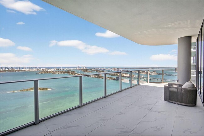 Building Photo - 700 NE 24th St