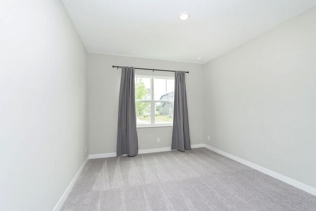 Building Photo - Like New 5 Bedroom 3 Full Bath With Fenced...