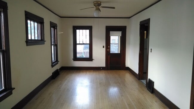 Building Photo - Spacious 4-Bed, 1.5-Bath Home in Vilas Nei...