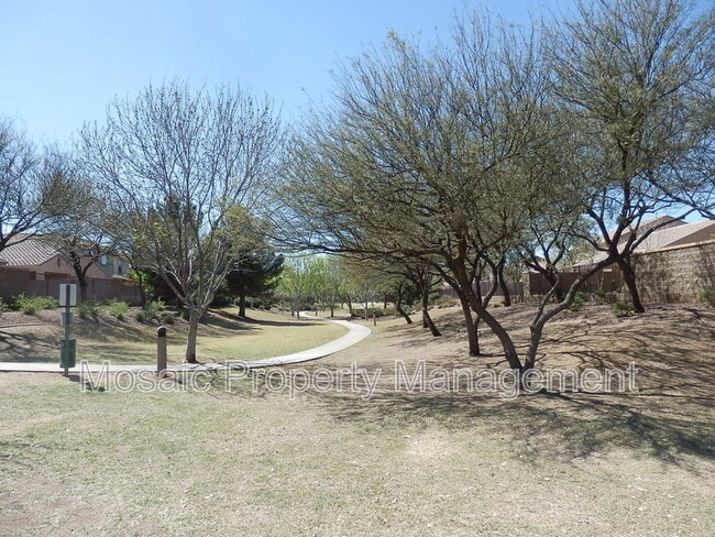 Building Photo - 3721 S Vineyard Ave