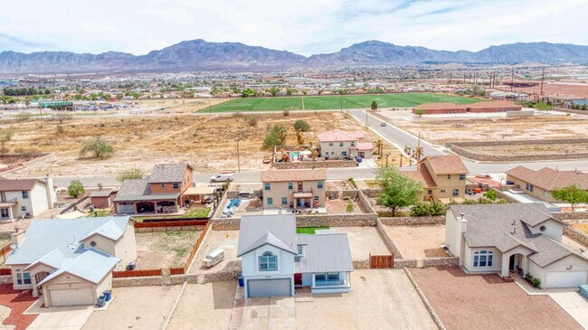 Building Photo - 6228 Brillo Luna St