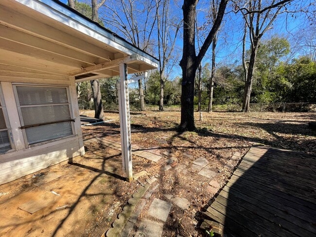 Building Photo - ** 4 bedrooms, 2 bath Located off Atlanta Hwy ** Call 334-366-9198 to schedule a self tour