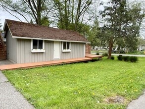 Building Photo - Clean and cozy cabin in Suquamish.
