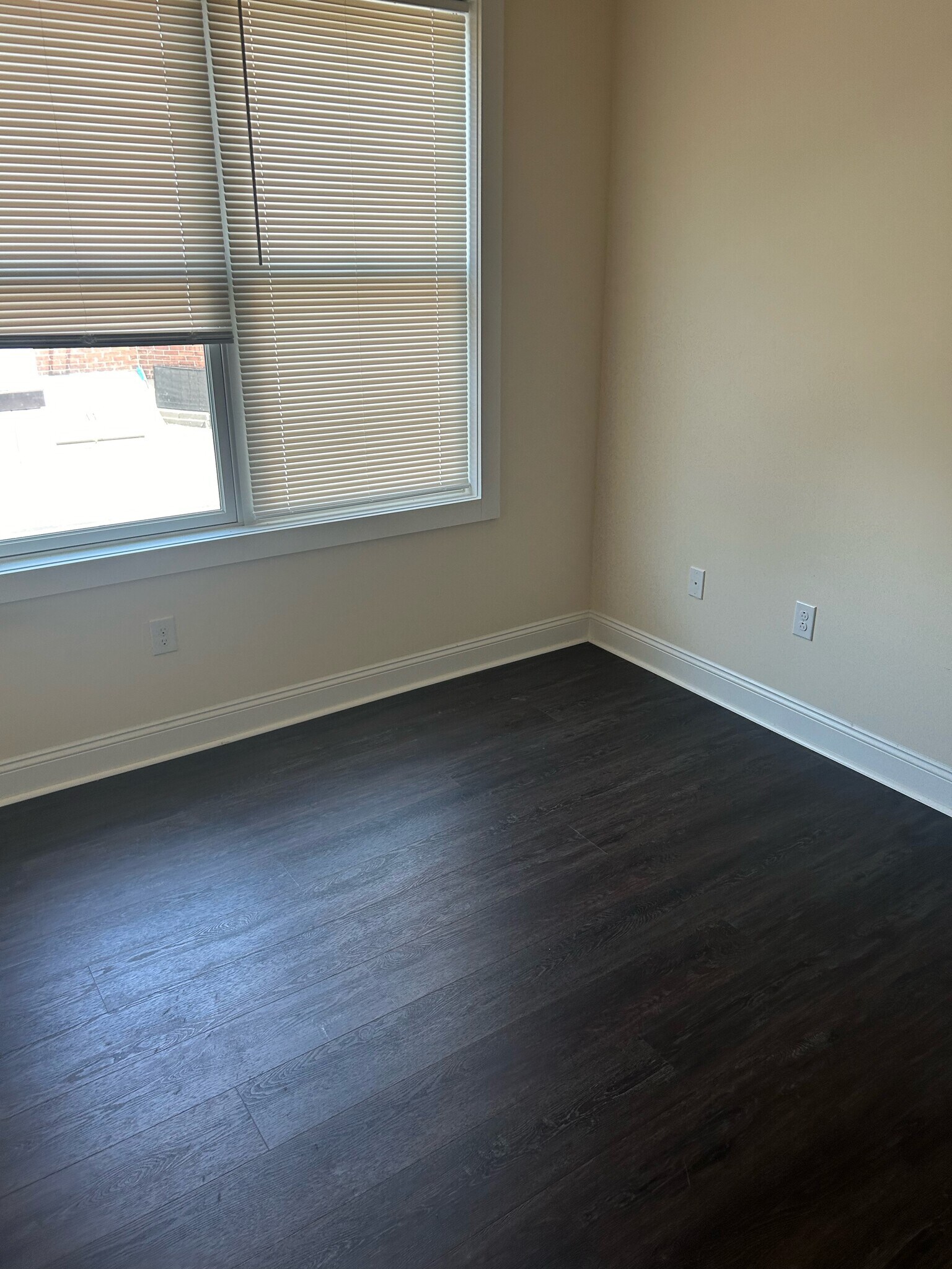 Building Photo - 1033 W Bridge St