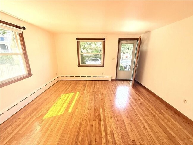 Building Photo - 25 Thurston Ave