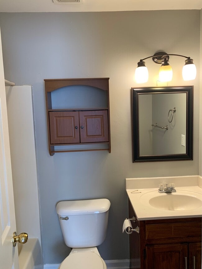 Building Photo - Prime Location! Beautiful 3Br/2 BA Just Minutes from Post!?