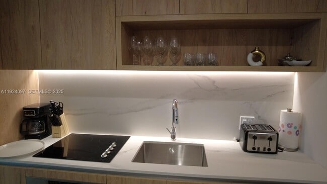 Building Photo - 11 NE 6th St