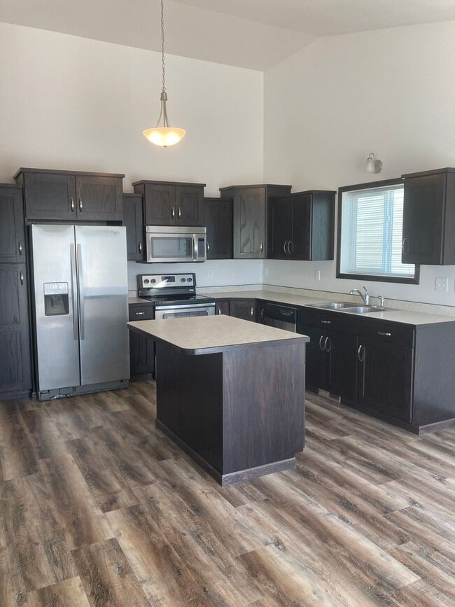 Building Photo - 3 Bed 3 Bath Single Family Home