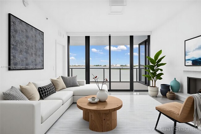 Building Photo - 700 NE 24th St