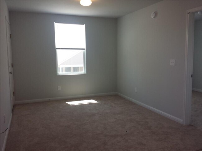 Building Photo - 340 Perry St