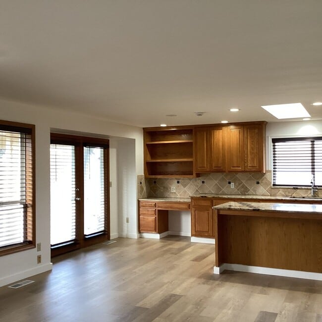 Building Photo - Ranch Style Rambler located in Stannwood