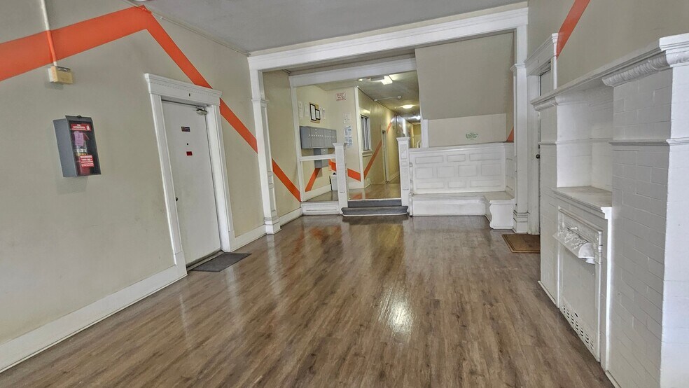 Building Photo - 743 S Burlington Ave