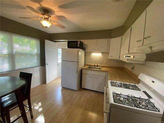 Building Photo - 178 Floralea Pl