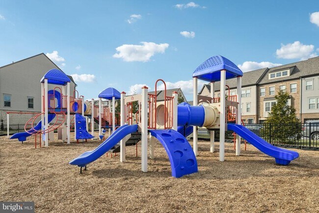 Building Photo - 251 Phoenix Dr