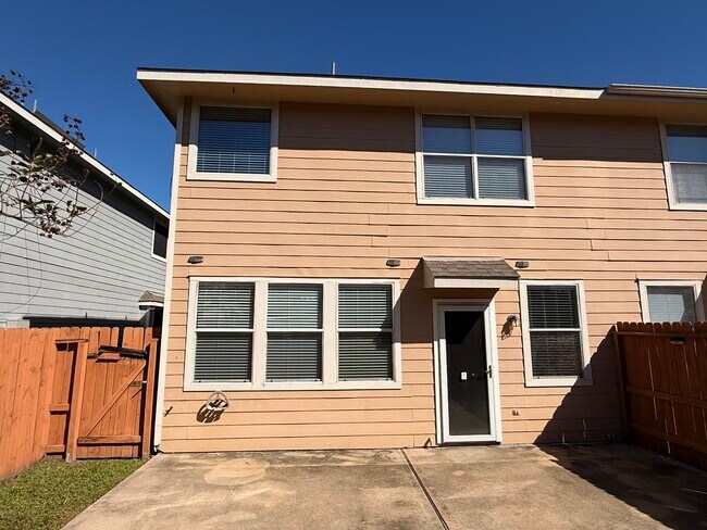 Building Photo - 14311 Mirkwood Ln