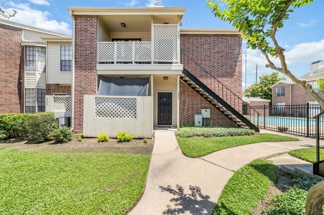 Building Photo - 2121 El Paseo St