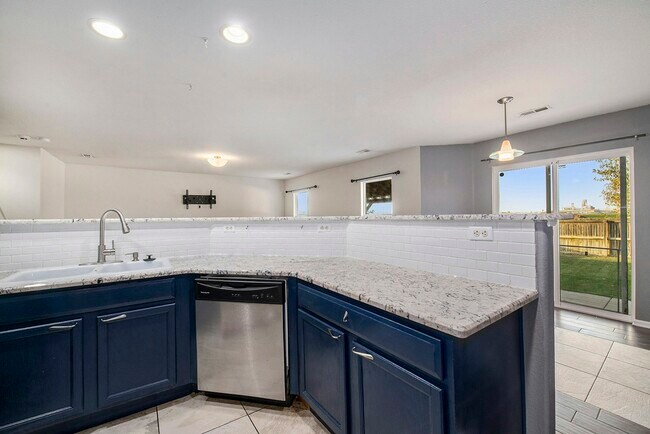 Building Photo - 3950 Celtic Ln