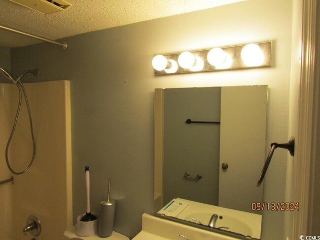 Building Photo - 1500 Cenith Dr