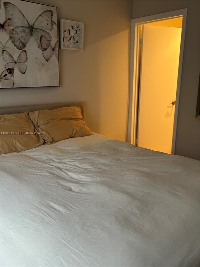 Building Photo - 5555 Ludlam Rd