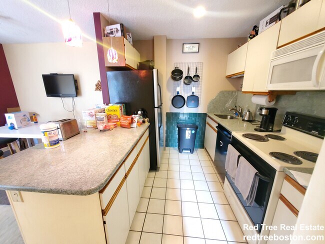 Building Photo - 23 Elm St