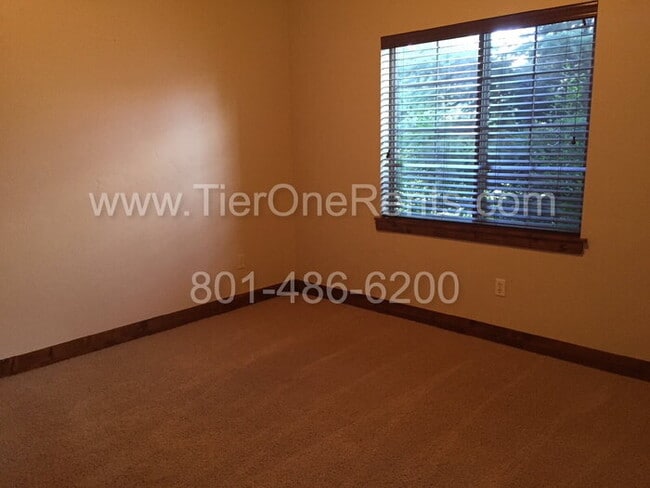 Building Photo - NO DEPOSIT Option Available for This Prope...