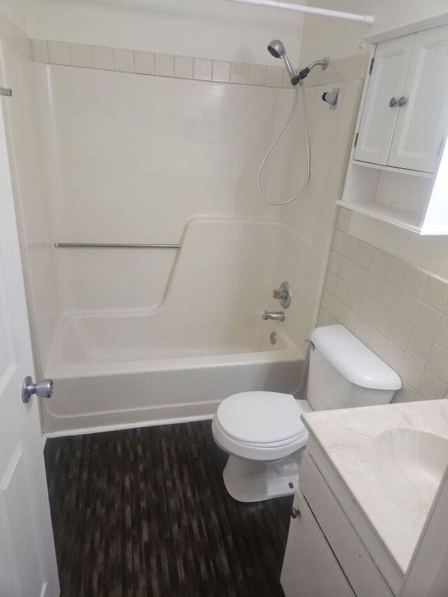 Building Photo - **Charming 3-Bedroom Duplex with Modern To...