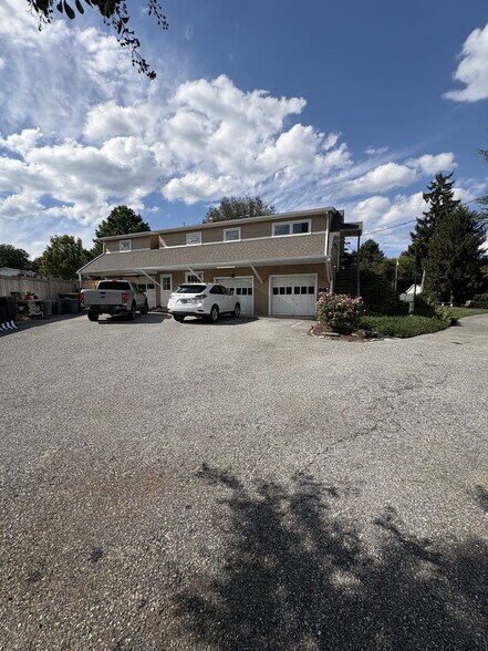 Off street parking - 18 Wordsworth Dr