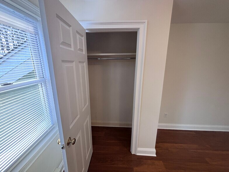 Building Photo - 101 Ponus Ave