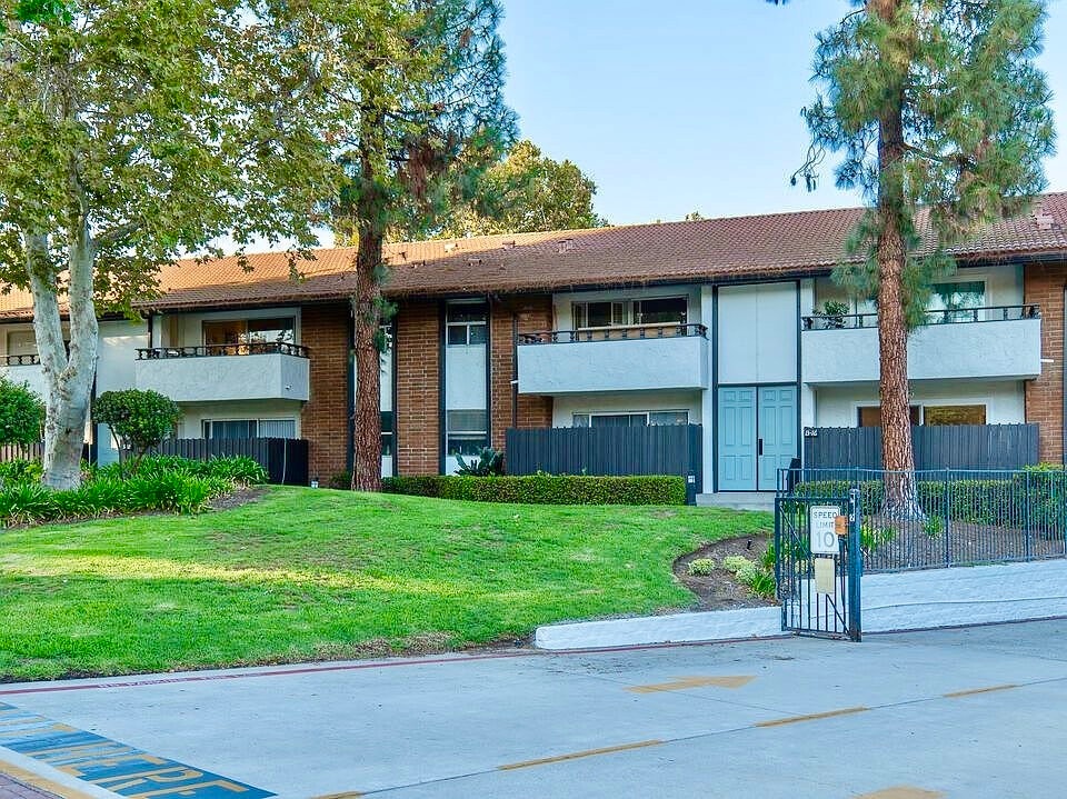 Building Photo - 31555 Lindero Canyon Rd