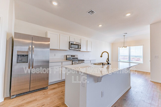 Building Photo - 5901 Bradford Pear Ln