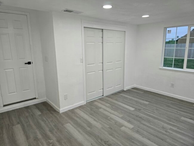 Building Photo - 463 U St