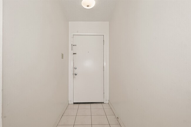 Building Photo - 2803 Fir Crest Ct