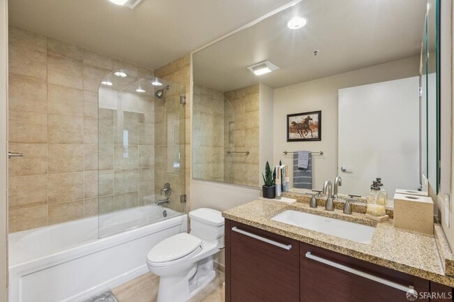 Building Photo - 425 1st St