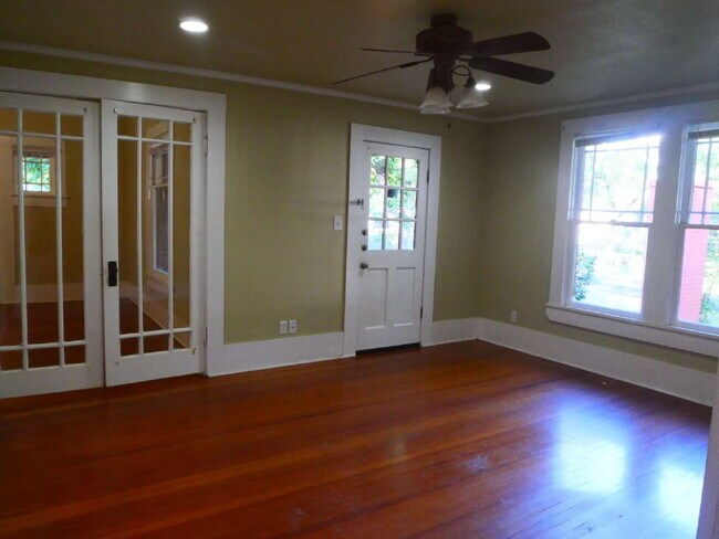 Building Photo - Downtown living on Main Street in beautiful, historic Elgin!
