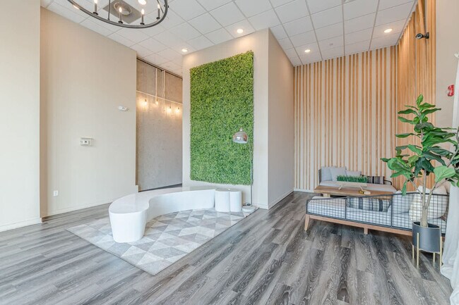 Building Photo - 525 Parkway Dr NE