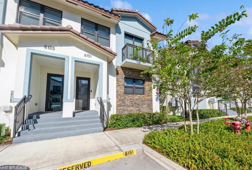 Building Photo - 6151 SW 36th Ct