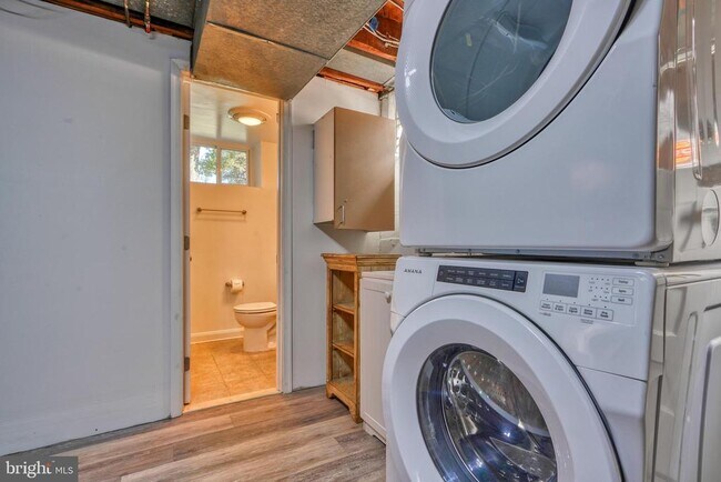 Building Photo - 6473 Blenheim Rd