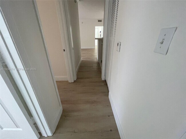 Building Photo - 6851 SW 44th St