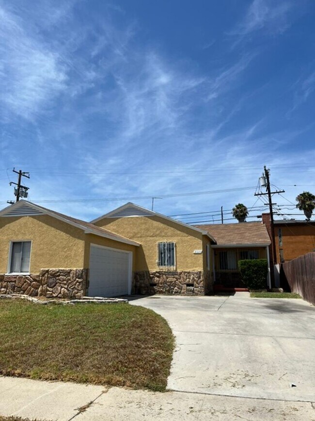Building Photo - Don’t miss this opportunity to lease a beautifully updated home in one of Gardena’s most convenie...