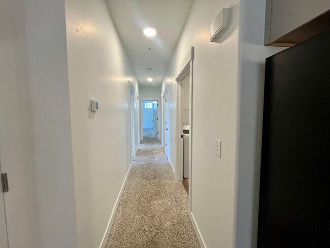Building Photo - Lovely Condo Located In Saratoga Springs, UT